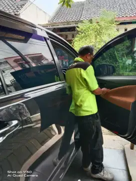 Toko khusus pasang kaca film mobil dan gedung