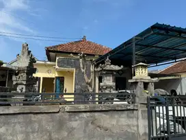 Rumah minimalis  dengan halaman luas