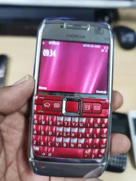 Nokia E71 warna merah mulus