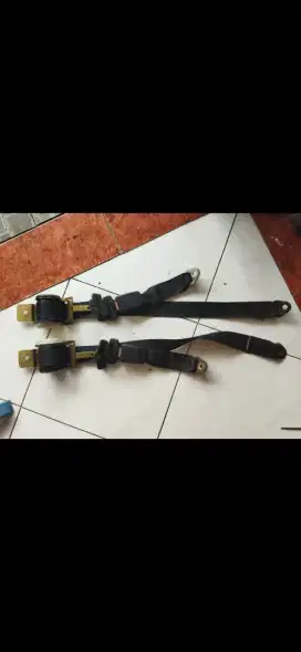 Sabuk pengaman otomatis bawaan mobil normal