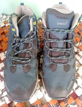 Sepatu Gunung Treksta