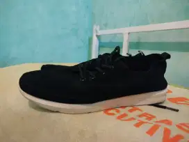 Sepatu Tom's Original No 42