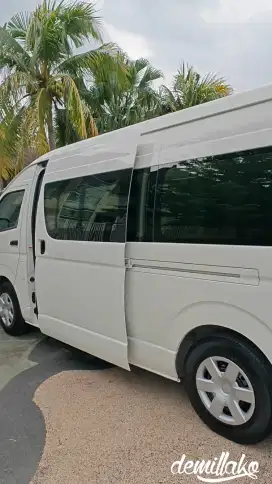 rental Hiace Commuter 2024