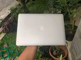 Laptop Apple MacBook Air 2017 | Performa Ngebut  | RAM 8GB | SSD