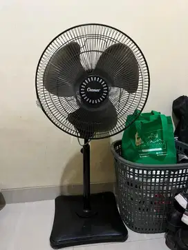 KIPAS ANGIN COSMOS HITAM BERIDIRI BAGUS BARU PAKAI 3 BULAN