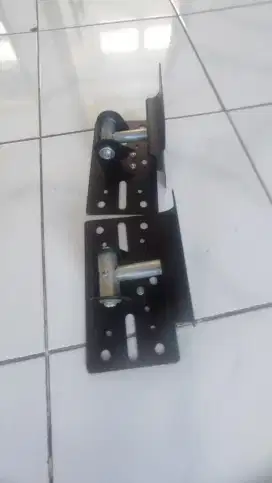 Bracket speaker tembok/gantung