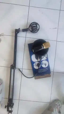 Paket mic condeser Taff dan bracket untuk podcast