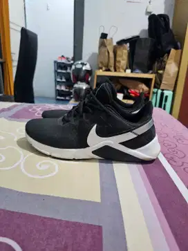 Sepatu nike legend esential 2