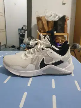 SEPATU NIKE PUTIH