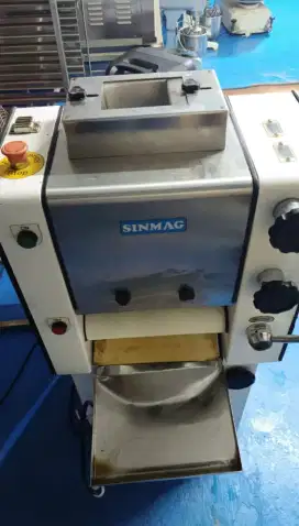 Mesin short moulder tipe SM-230J merk Sinmag Taiwan murah