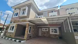 WOW RUMAH JOGJA 2 LANTAI JAKAL, ONE GATE SISTEM, 2 CARPORT