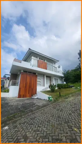 Dijual Villa Pribadi Second Terawat Full Furnish Siap Huni Batu Malang