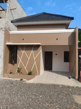 Rumah cash masuk mobil Cluster  jakarta 550 juta 2kt 1km shm