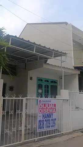 Disewakan Rumah Siap Huni Tinggi Dari Jalan di Sunter Garden
