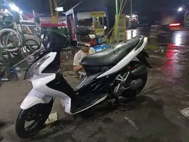 SUZUKI SKYWAVE 2010 PUTIH