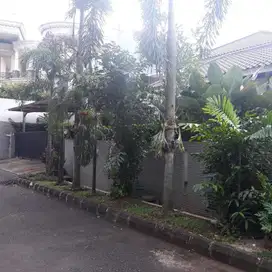 DIJUAL Rumah Luas di Bintaro sektor7 SHM KOLAM RENANG