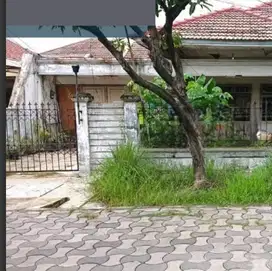 Rumah Hitung Tanah Manyar Indah