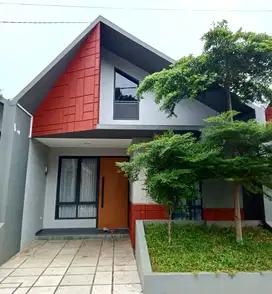 waw keren, Rumah spek bata merah, lokasi strategis