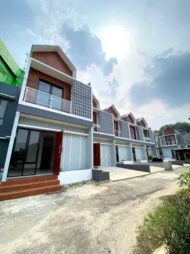 rumah 2 lantai di pinggir jalan raya cipayung di depok.mg