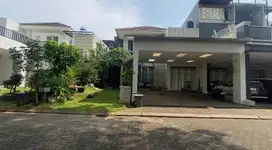 Rumah Asri dengan Tanaman Hijau Cluster De Cajuputi
