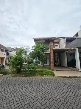 RUMAH MEWAH DI FLAMBOYAN RUMAH SIAP HUNI