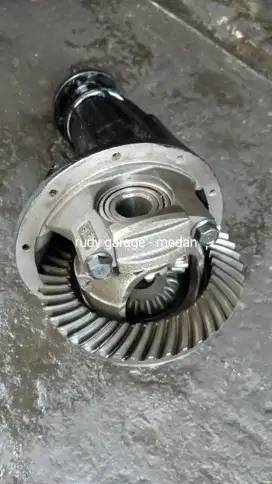 Isuzu traga gardan belakang gigi 10x43