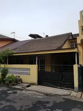 Dijual cepat rumah dgn 3 kamar tidur cuma 750 juta