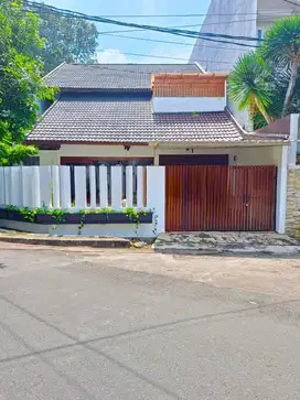 Rumah Cantik Minimalis Modern lokasi strategis dekat MRT Lebak Bulus