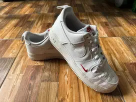 NIKE AIR FORCE 1 07 White/red ORIGINAL 100% - SIZE 43