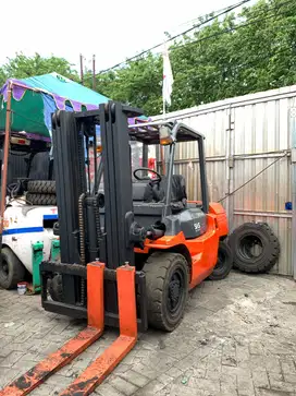 DIJUAL FORKLIFT BEKAS TOYOTA 8FD35 3,5 TON MAST TRILIFT TRIPLE STAGE