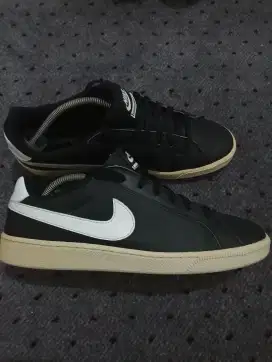 Nike Court Majestic