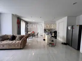 Disewakan Apartemen Lloyd 3 BR Di Alam Sutera