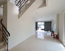 Ruko Hook 4 Lantai di Citi Square business Park Kalideres Full Furnish