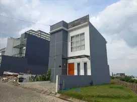 Hunian 2lt konsep Villa harga murah