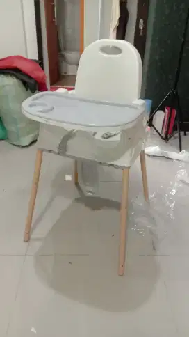 Kursi meja makan bayi