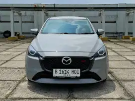 (km 1300)Mazda 2 GT HB. Tahun 2023. Abu abu. New a like. Perfect cond
