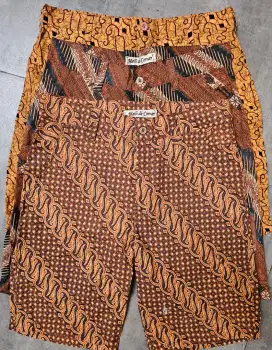 Celana pendek batik moderen