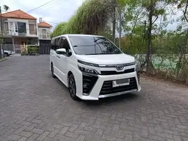 Toyota Voxy 2.0 Matic 2018