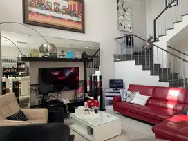 Rumah 2 Lantai Bagus Furnished HGB di Citraland Raffles Garden