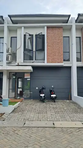 Disewakan Rumah 2 lantai SKYVILLE RESIDENCE Sidoarjo