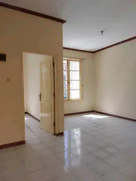 Rumah 2 Lantai di Dharmahusada Mas Surabaya Area Strategis FER.A487