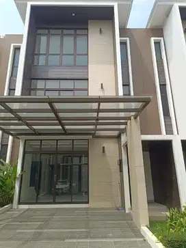 Disewakan Rumah Mewah, 3 Lantai di Cluster Morizen Sumarecon Bekasi