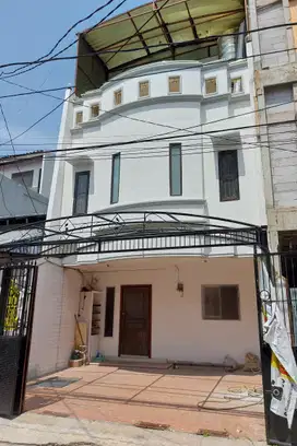 Rumah 3 lantai siap huni di Graha Sunter Pratama, Sunter Agung