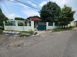 rumah luas hook strategis cocok untuk usaha