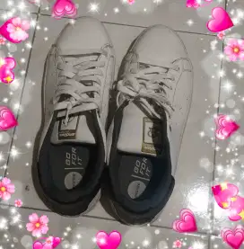 Sepatu kets Ardiles putih