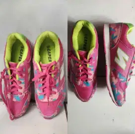sepatu sport wanita pink