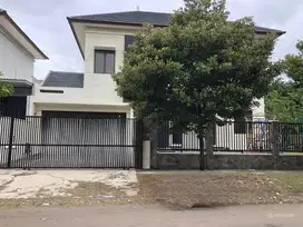 Rumah 2lt luas 502m Type 4+1KT Harapan Indah Bekasi