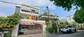 RUMAH MEWAH DESAIN PENUH CAHAYA ALAMI DI PULO MAS JAKARTA TIMUR