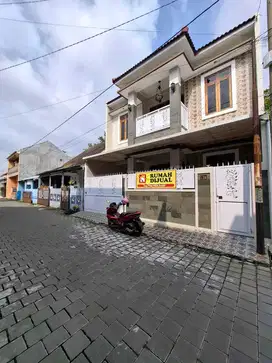 RUMAH MEWAH DUA LANTAI DI GENTAN BAKI