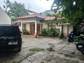 Dijual Rumah & 4 Kios